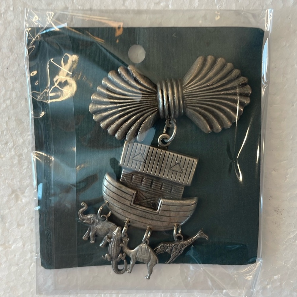 Noah’s Ark pin silver toned dangle brooch elephant crocodile camel giraffe new